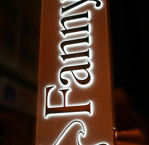 מלון דירות Fanny 4*